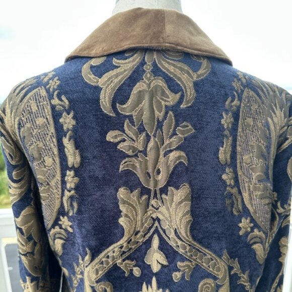 Deep Blue and gold smoking-type jacket - Picture 7 of 9